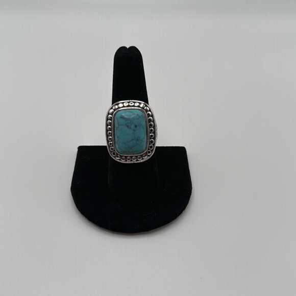 Beautiful Silver with Turquoise colored stone. - Picture 1 of 4